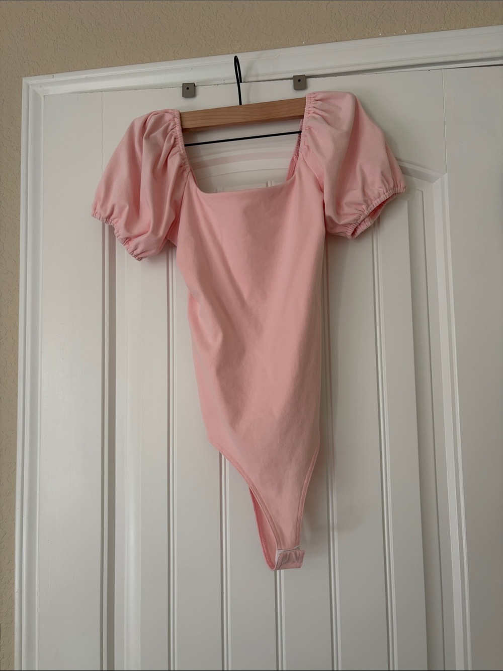 Square-Neck Puff-Sleeve Bodysuit in Light Pink
